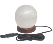 Vista frontal del lámpara de selenita usb esfera en stock