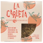Vista delantera del keso vegano provenzal tomate 180gr Carleta